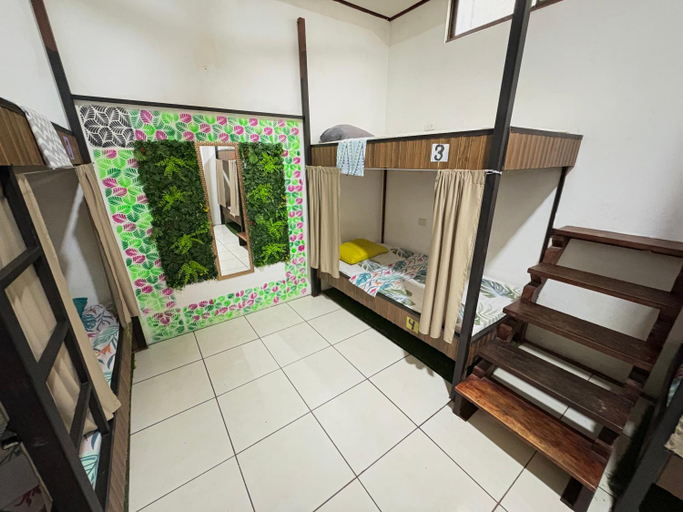 Others 4, Passifloras Hostel, Aguirre
