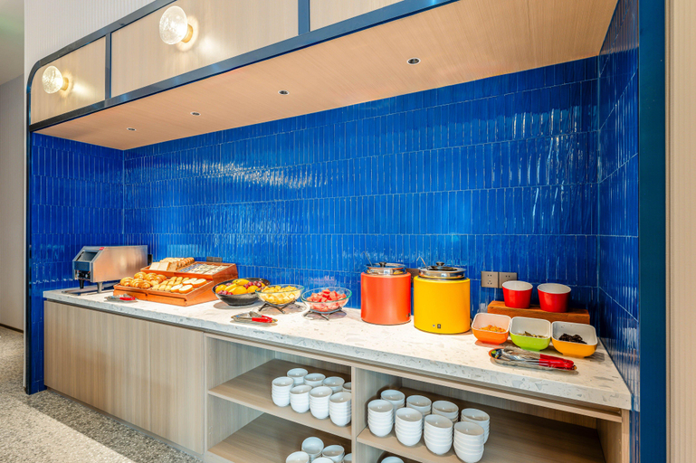 Food & Drinks 5, Holiday Inn Express Shanghai Changyang Road, Shanghai