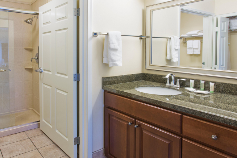 Bathroom 5, Staybridge Suites EVERETT - PAINE FIELD, Snohomish