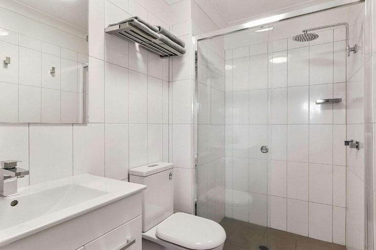 Bathroom 4, Quality Inn Carriage House, Wagga Wagga - Pt A
