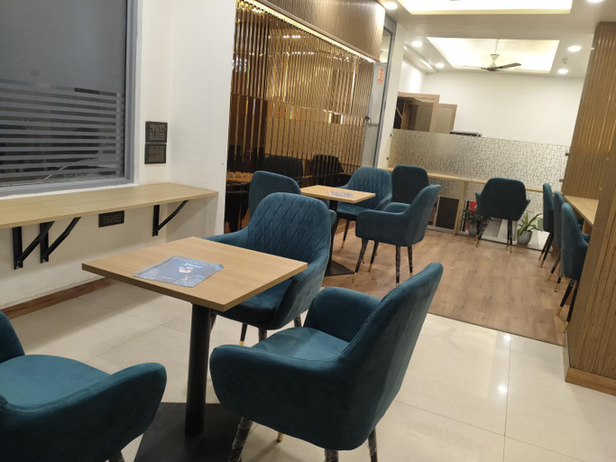 Food & Drinks 5, Hotel Welcome Palace, Delhi