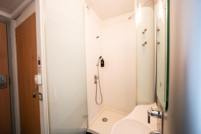 Bathroom 3, ibis budget Castelnaudary - A61, Aude