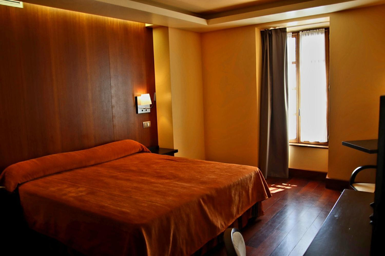 Bedroom 3, Hotel La Casona de Lupa, Asturias