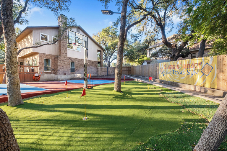 Sport court 5, ROVE LIVING KL- Yellow Oak, Bexar