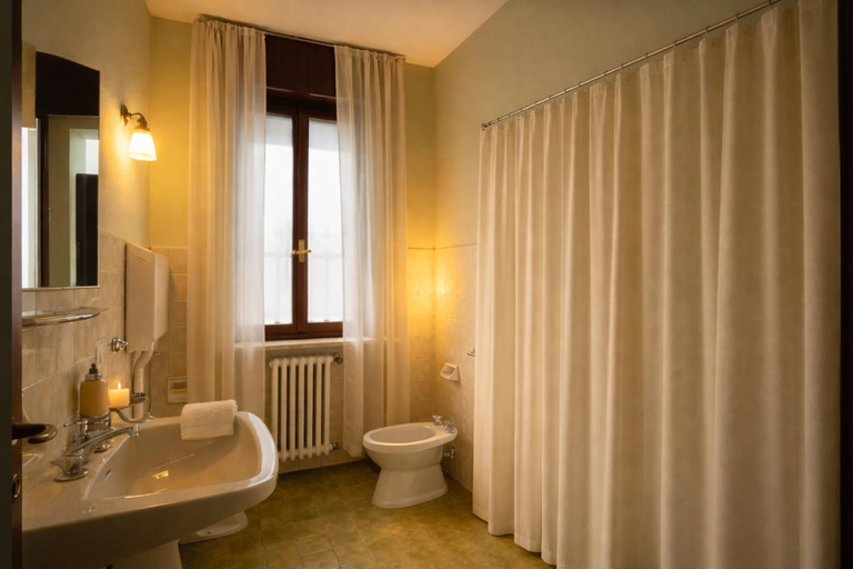 Bathroom 2, Villa 70, Verona