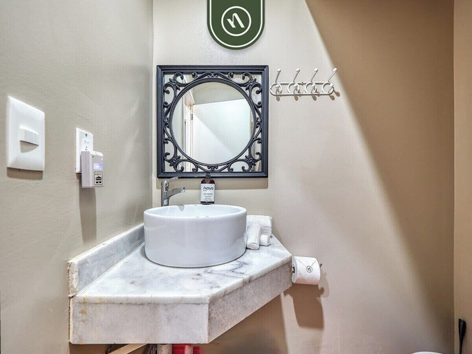 Bathroom 5, Beachfront 2BR Condo With Pool and Beachclub, Compostela