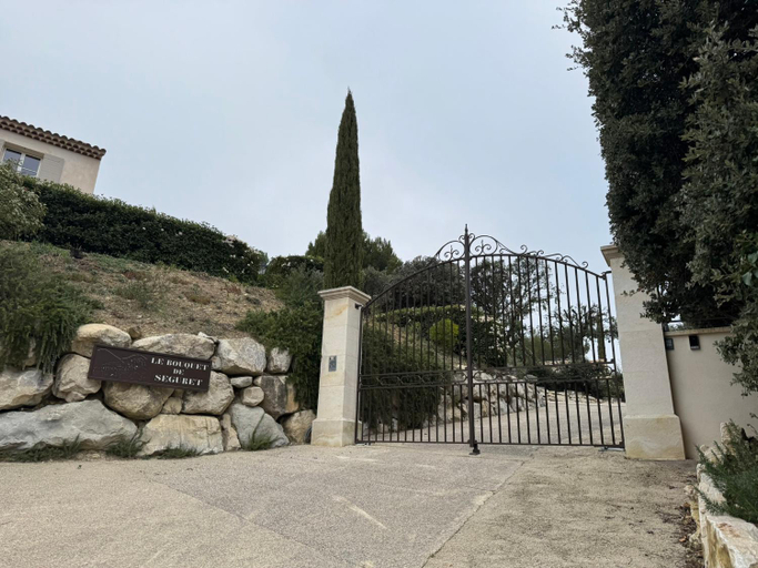 Others 4, Le Bouquet de Seguret, Vaucluse