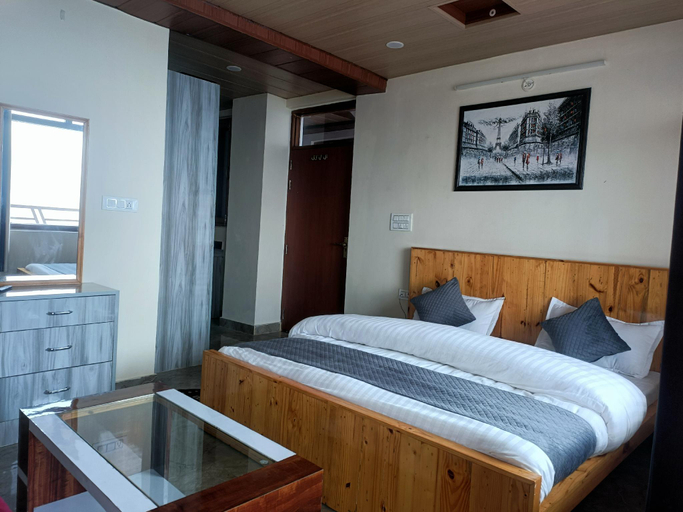 Bedroom 3, Himashray, Nainital