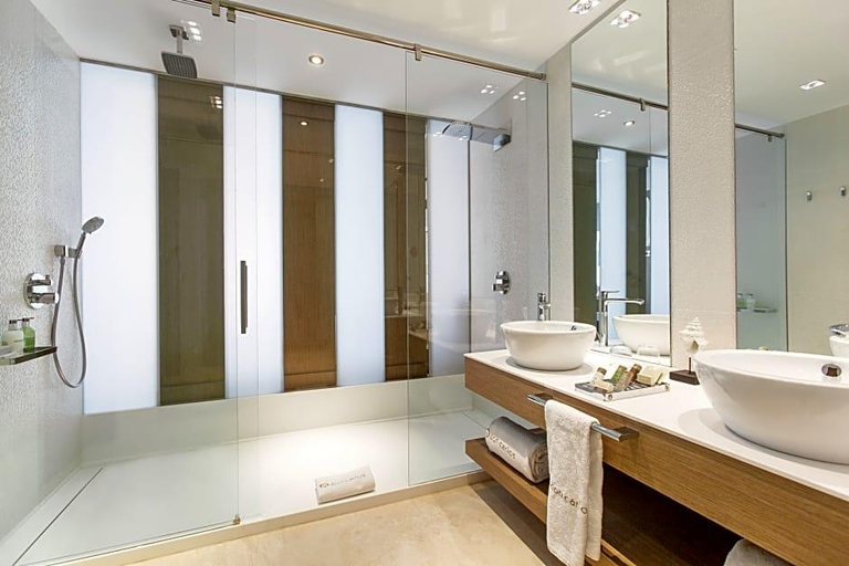 Bathroom 4, The Oasis by Don Carlos Resort, Málaga