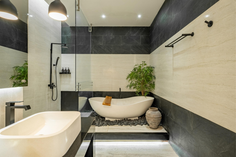 Bathroom 5, Villa Malaikat - Luxury 2 BR Oasis near Pererenan Beach, Badung