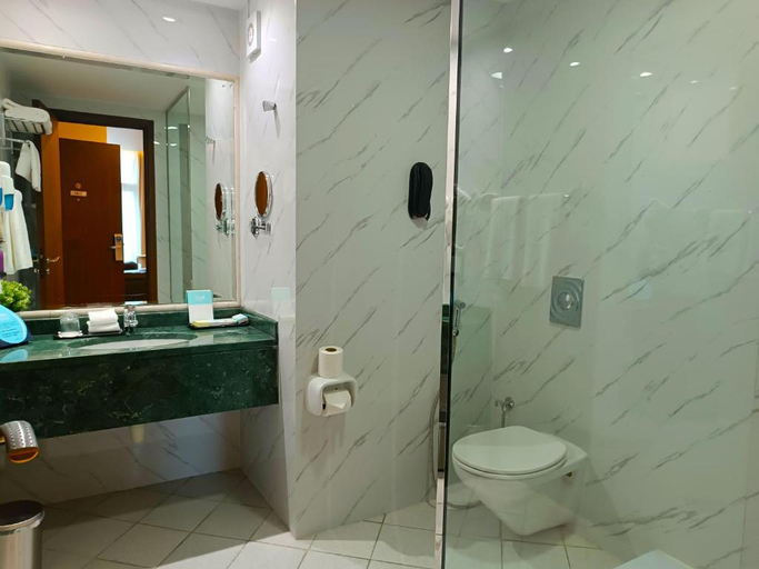 Bathroom 3, Emirates Grand Hotel, Dubai