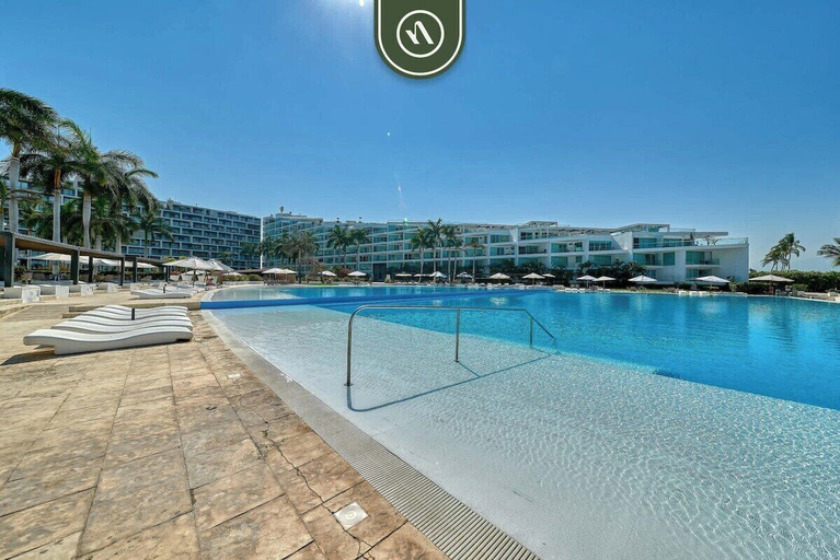 Pool 2, Beachfront 2BR Condo With Pool and Beachclub, Compostela