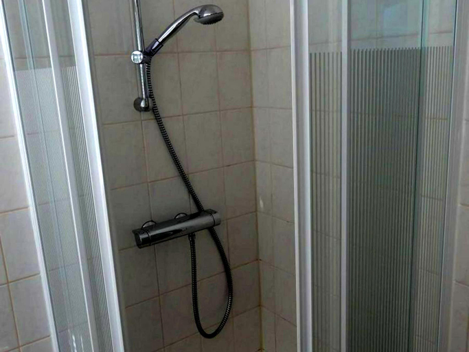 Bathroom 3, Bungalow in Breskens near the Lighthouse, Sluis