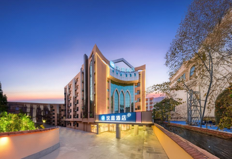 Exterior & Views