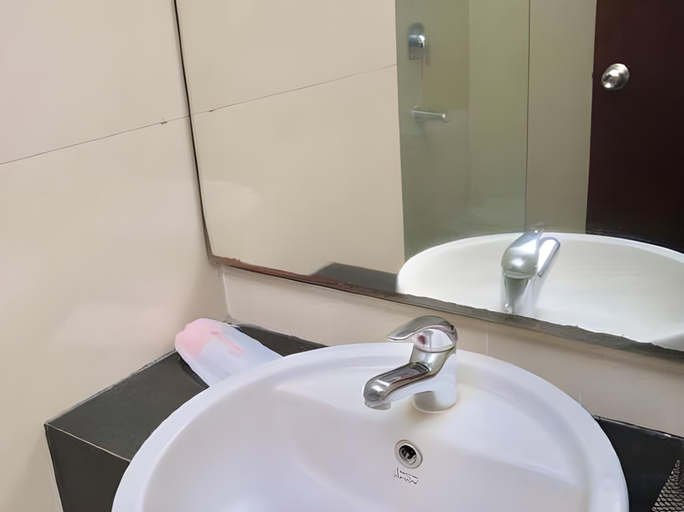 bathroom 10