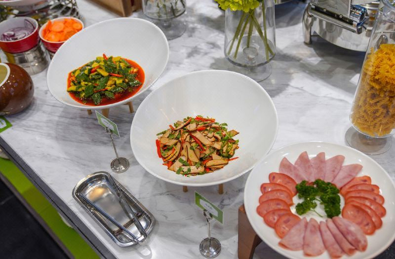 Food & Drinks 5, Hampton by Hilton Chongqing Qianjiang, Chongqing