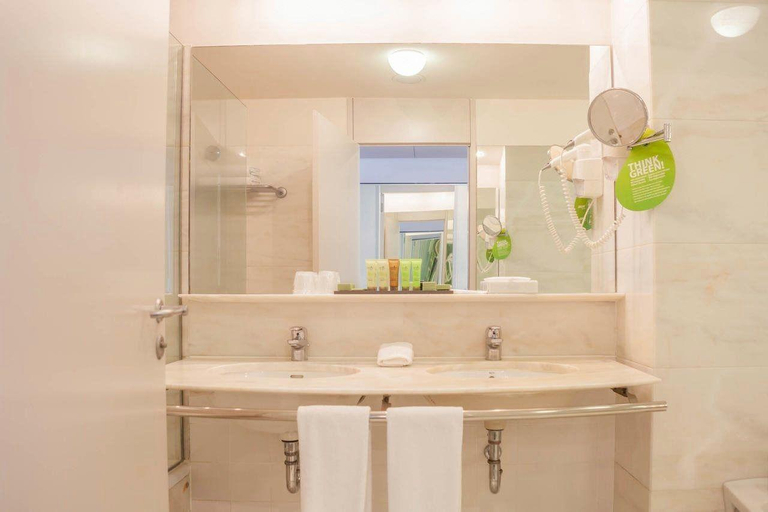 Bathroom 4, VidaMar Resort Hotel Madeira, Funchal