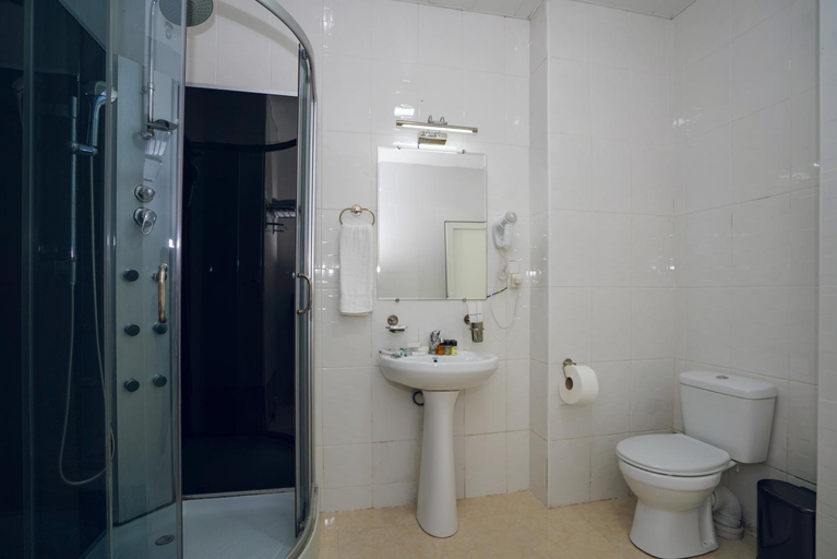 Bathroom 2, Sport time Hotel & Spa, Tbilisi