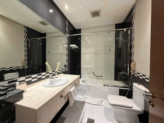 Bathroom 4, Sunday Signature Riyadh Formerly Qaser Al Hamra by Warwick, Riyadh