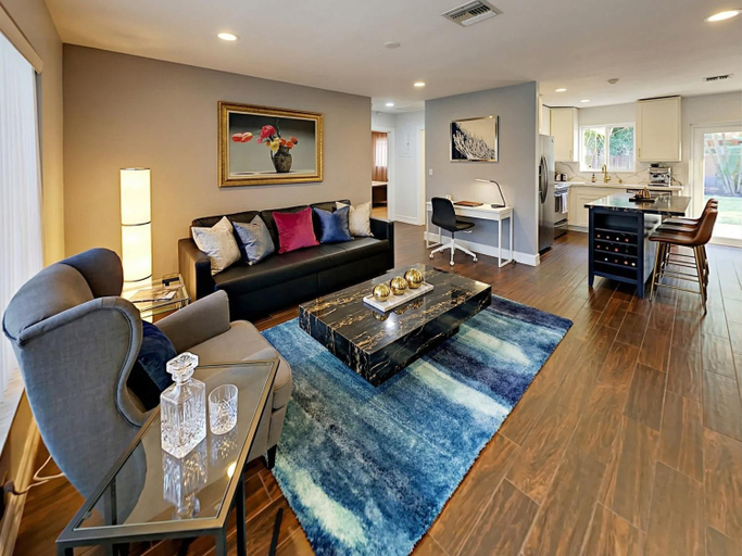 5, Hidden Gem Vacation Villa w Private Pool & TikiHut, Broward