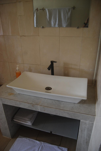 Bathroom 5, Laguna Lodge, Ouidah