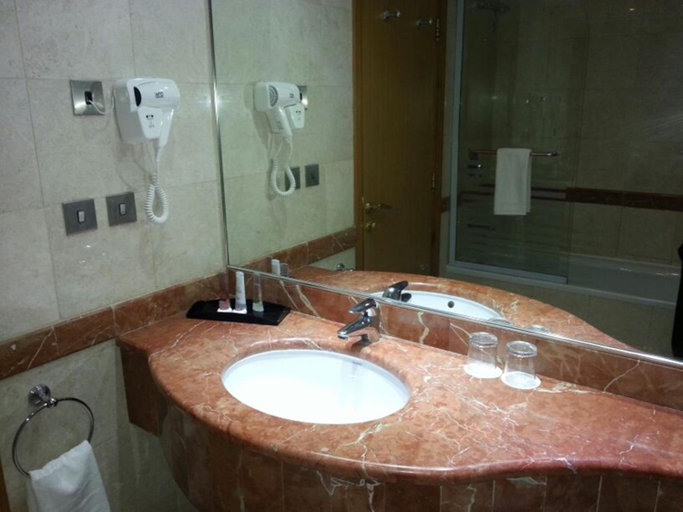 Bathroom 5, Nozol Royal Inn Hotel, Al Madinah Al Munawwarah