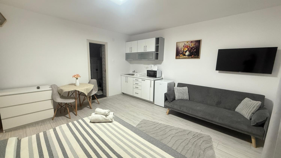 Others 4, Yvett House, Sfantu Gheorghe