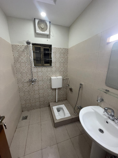 Bathroom 4, The Crown Guest House , Islamabad