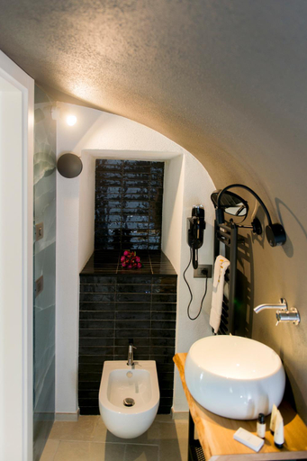 Bathroom 5, Monsignore Luxury Suite, Bari