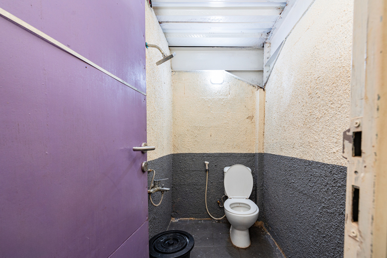 Bathroom 3, Simple Hotel Bogor RedPartner, Bogor