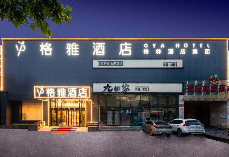 Exterior & Views