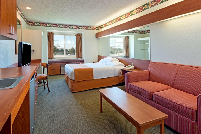 Bedroom 3, Microtel Inn & Suites by Wyndham Pueblo, Pueblo