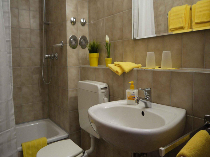 Bathroom 3, Seepark Falk Wohnungen, Freiburg im Breisgau