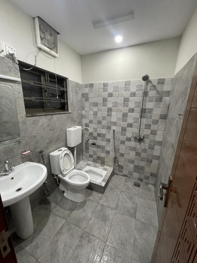Bathroom 3, The Crown Guest House , Islamabad