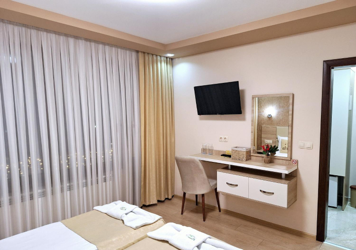 Bedroom 2, Perla, Dospat