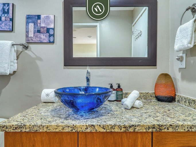 Bathroom 4, Beachfront 2BR Condo With Pool and Beachclub, Compostela