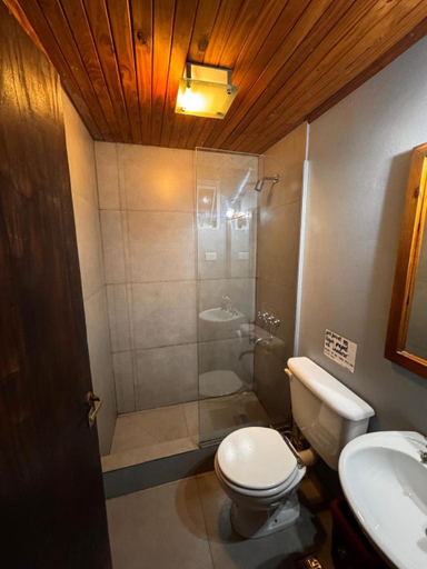 Bathroom 5, Prisamata, Capital