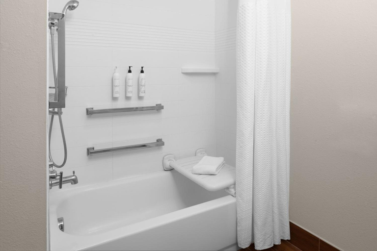 Bathroom, TownePlace Suites by Marriott Kingsville, Kleberg