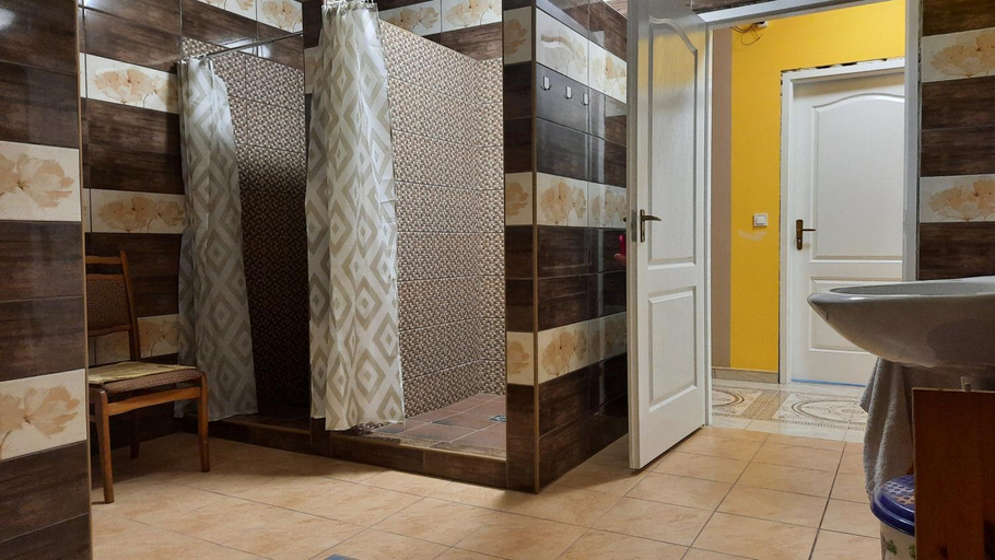 Bathroom 4, Torony Lovarda Maganszallas, Kiskunfélegyház