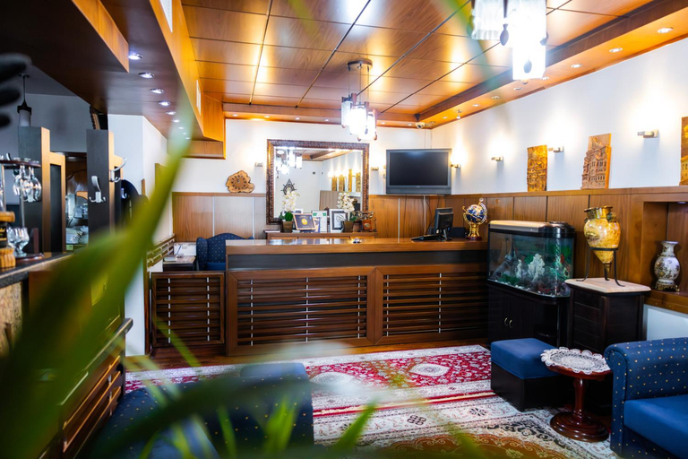 Food & Drinks 2, Hotel Antipatrea, Beratit