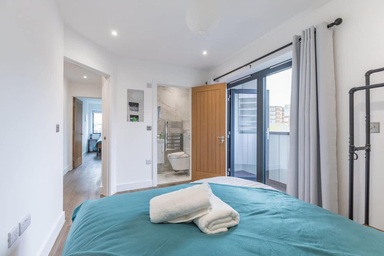 Exterior 5, Seafront Penthouse w/ Balcony Central Brighton, Brighton and Hove