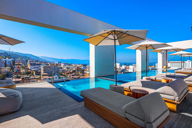 Pool 5, Luxury Condo With Shared Rooftop Pool and Lounge, Private Washer/dryer, Puerto Vallarta