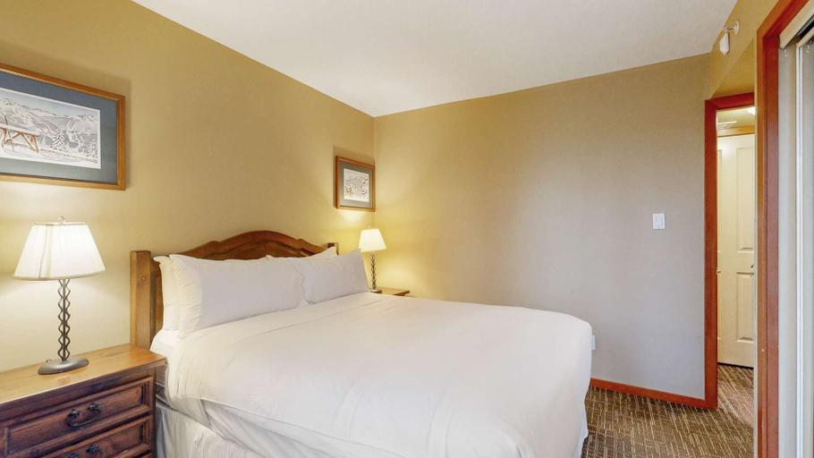Bedroom 3, Whistler Cascade Lodge, Squamish-Lillooet