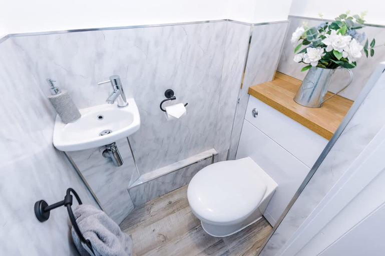 Room 2, Spacious House Incredible Location Free Parking, Cheshire West and Chester