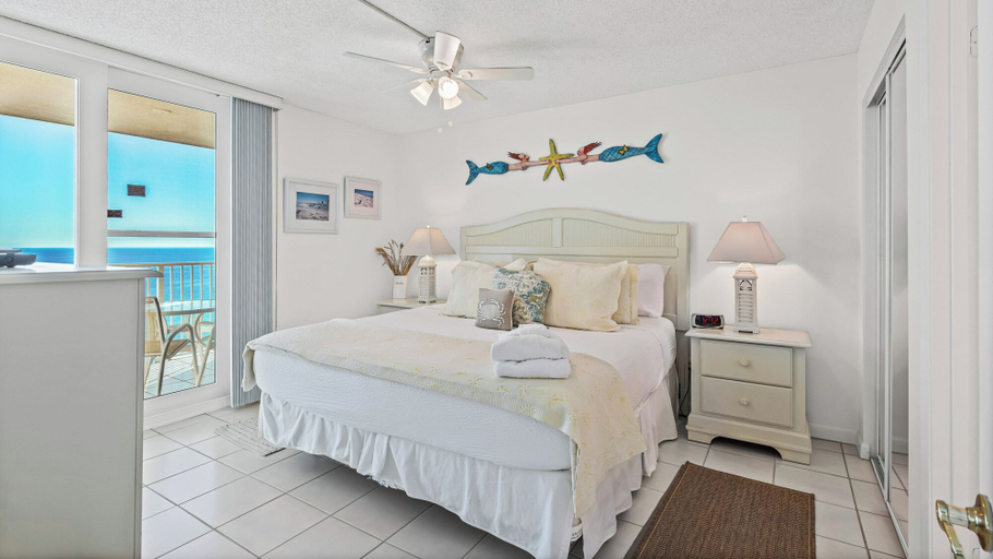 Room 2, 12th-floor Gulf Views w/ Private Beach + Free Tickets: Dolphin Cruise & More!, Walton