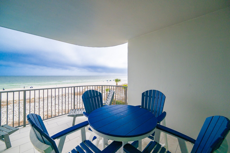 Outdoor dining 2, Phoenix Ix 302 2 Bedroom Condo, Escambia