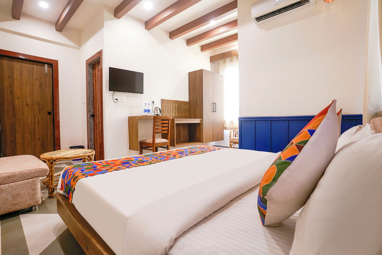 Room 5, FabHotel Pushpa Inn - Nr. Vagator Beach, North Goa