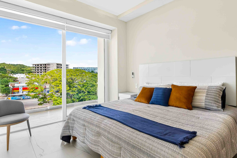 Room 3, Relaxing Condo With Rooftop Pool, Oceanview Balcony & Walkable Beach Access, Compostela