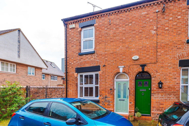 Room 5, NEW Spacious 2-bed Home Amazing Location, Cheshire West and Chester