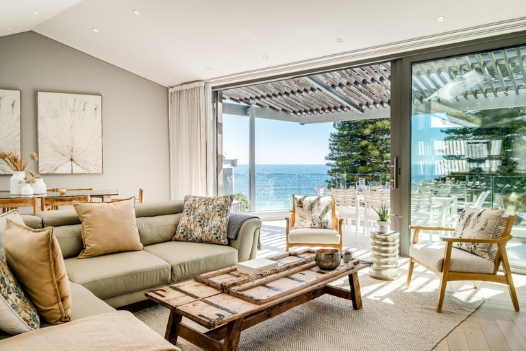Room 5, 4 Bed Coastal Retreat W Pool Views Llandudno Sands, City of Cape Town